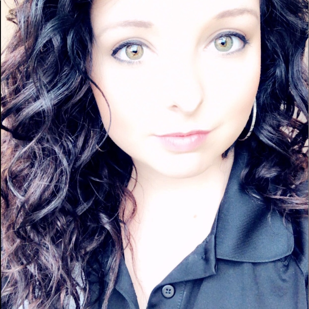 Meet your Posher, Anissa